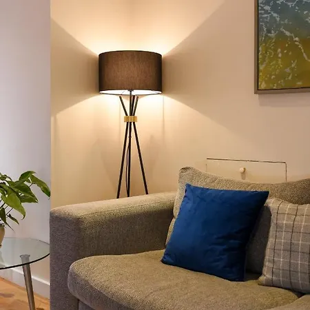 Сasa de vacaciones Quaint Coach House With Parking