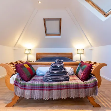 Quaint Coach House With Parking Harrogate