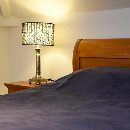 Quaint Coach House With Parking Сasa de vacaciones